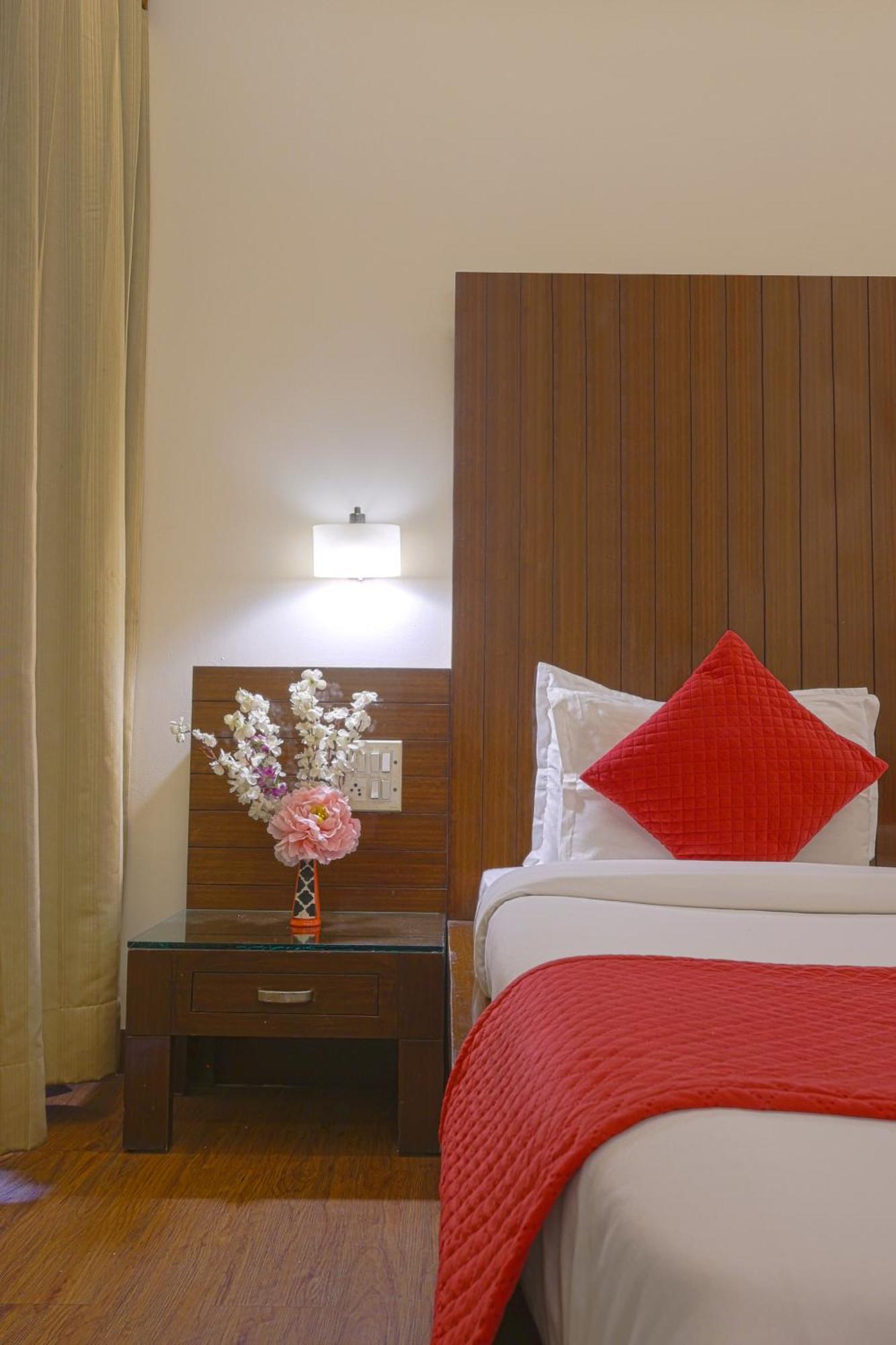 Hotel Haris Mg Road Gurugram Gurgaon Exterior foto